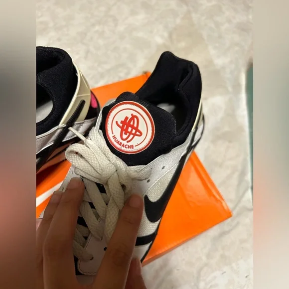 Nike Women’s Hurache Dance Low🖤🤍❤️ - Picture 12 of 14